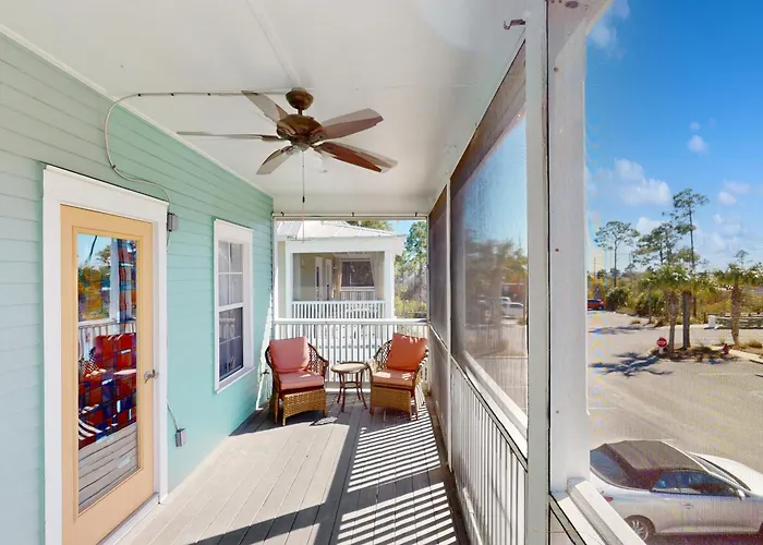 2-Story Beach Cottage With Pools Hot Tub Gym Patio & Ac - Dog-Friendly