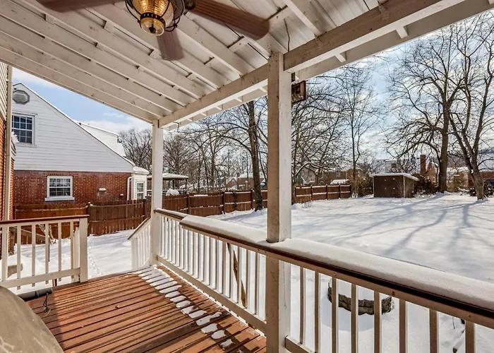 Cincy Area Bungalow W/ Deck & Yard, Pets Welcome!
