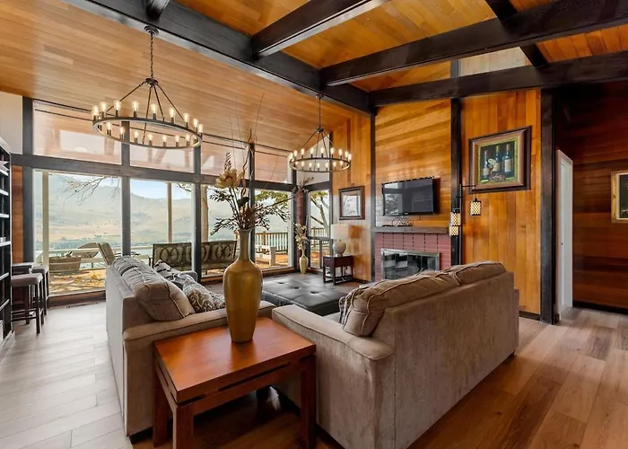 Sunny Retreat-Lake Views,Hottub,Bbq,Firepit,Ev