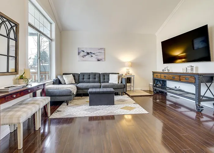 Patio Oasis! Contemporary Tacoma Hideout