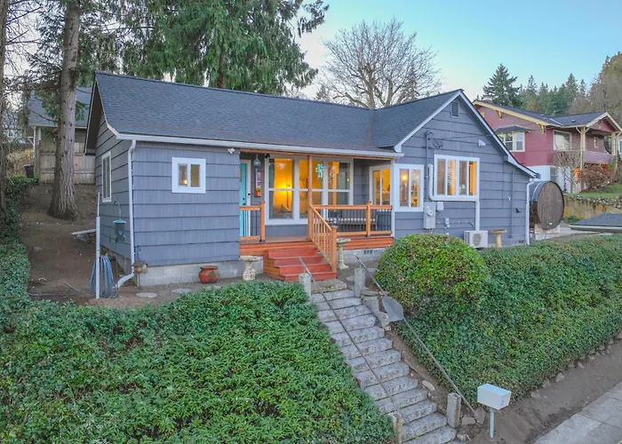 Bremerton Home: 2 Mi To Ferry & Boardwalk