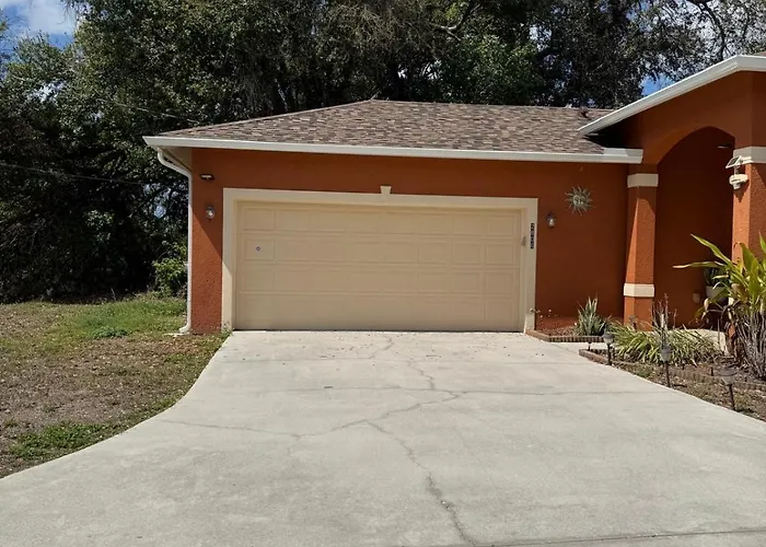 Spacious 3Br Home Sleeps 8 Lanai Fenced Yard
