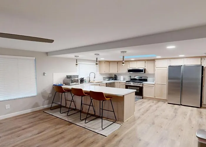 Spacious 4Br Loft - Outdoor Movie Theater