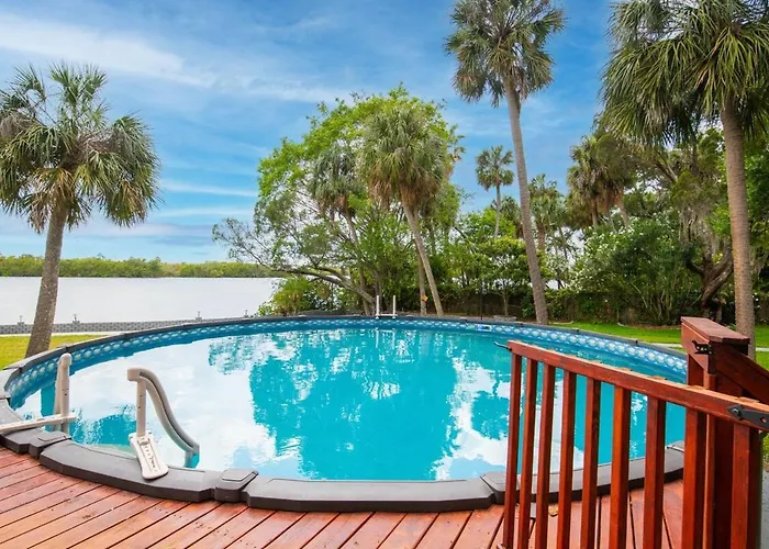 Waterfront 6Br Oasis, Pool, Gym, Huge Dock