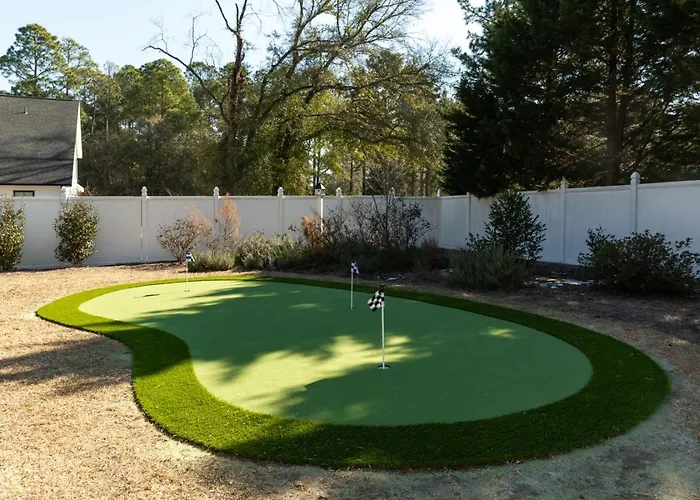 Golfer Paradise. Pool, Sauna, Hot Tub, Putting Green And More