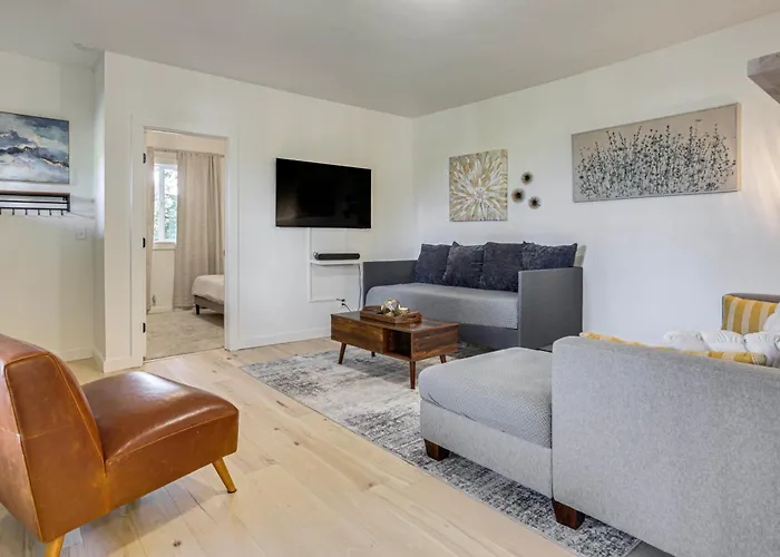 Bremerton Home: 2 Mi To Ferry & Boardwalk