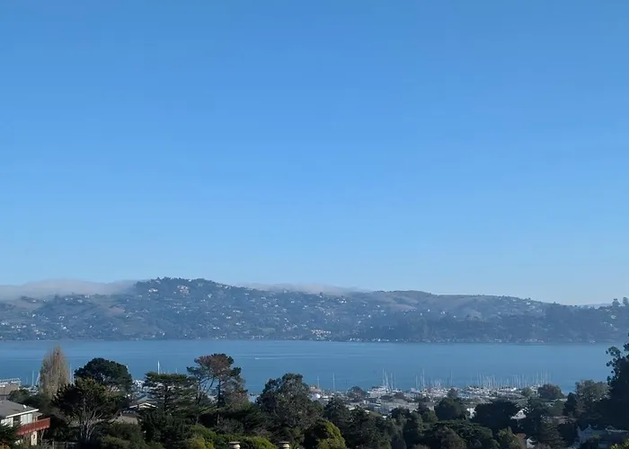 July Retreat In Sausalito With Water Views And Ac