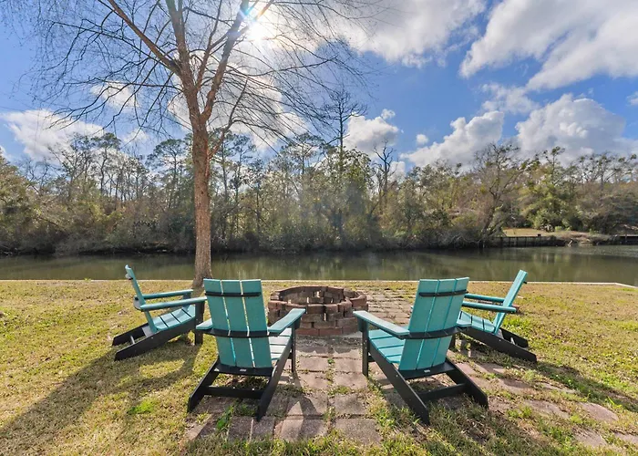 Spacious Foley Retreat Sleeps 12 Game Room Theater