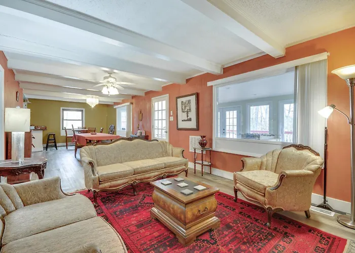 Tranquil Lakefront Home W/ Sunroom In Burlington