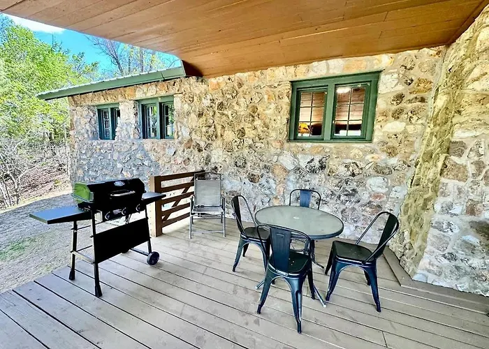 Tranquil Riverfront Cabin Retreat With Wildlife, Trails & Open Skies In Tahlequah, Oklahoma