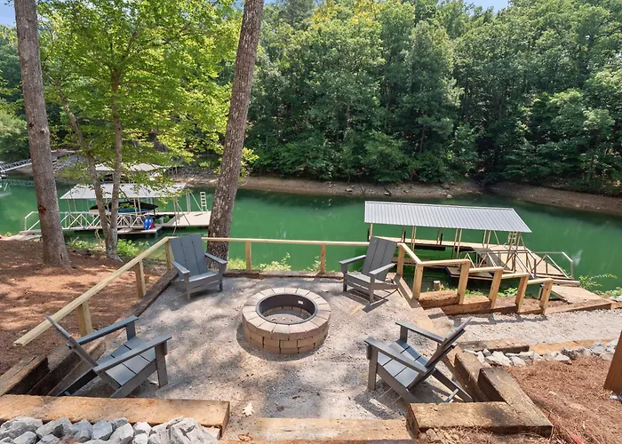 Cabin At Eagle Cove - Great Location! Pet-Friendly!