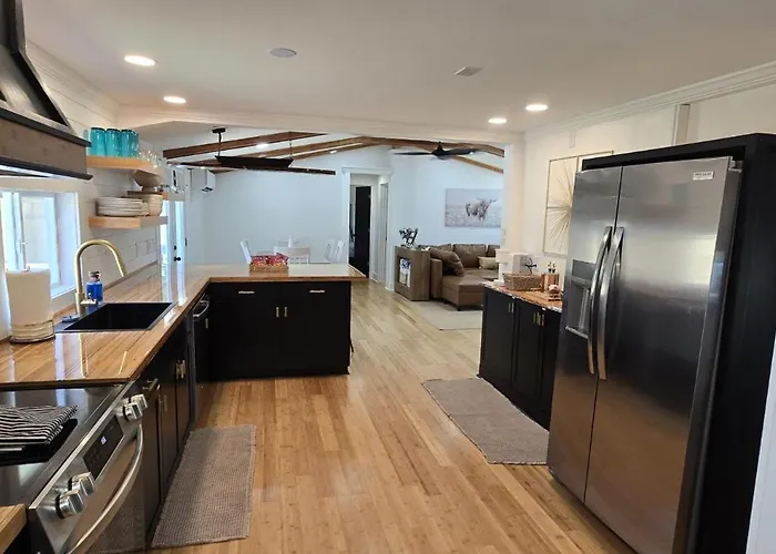 Paradise With A Hottub & Pool, 3 Miles To Beach
