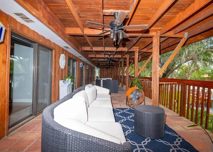 Waterfront 6Br Oasis, Pool, Gym, Huge Dock