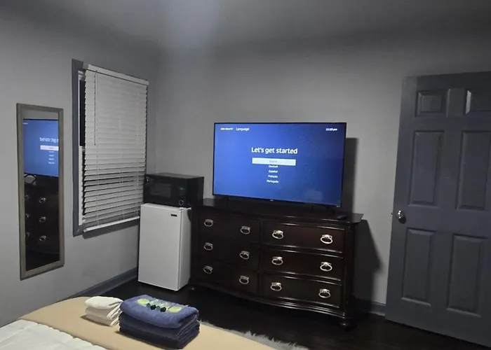 Lovely Room In Gresham Park- Tv, Queen Size