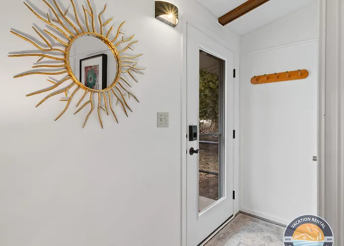 Pet-Friendly Lake Como Retreat 2Br