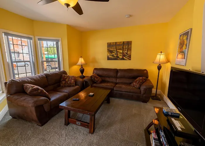 Dog Friendly! Dunwell Cottage, Cute Downtown Home, Close To Everything!!