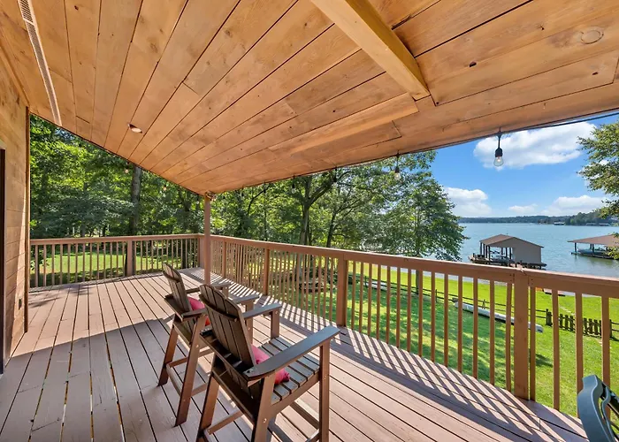Lakeside Lodge - Lakefront Home With Private Dock & Hot Tub