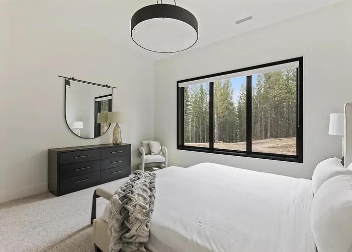 Big Sky Summit - Hot Tub, Fireplace & Ski Access