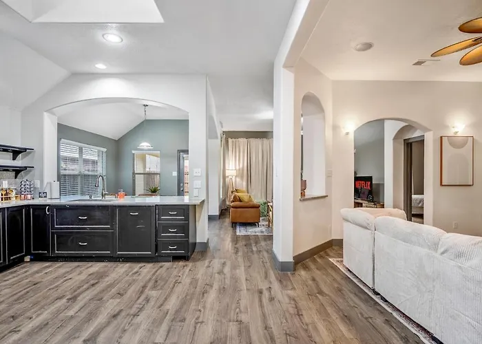 Cypress Gem, Cozy, Central & Pet-Friendly Retreat
