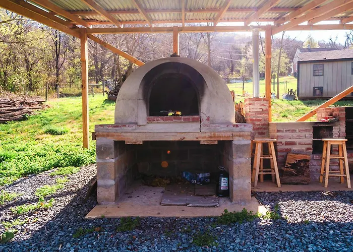 Stonefire Pizza Oven Frisbee Golf And Pond