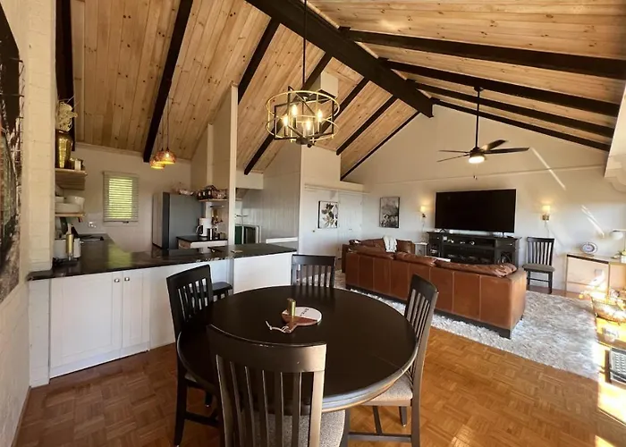 Remarkable Mountain Escape! Breathtaking Views & Pet Friendly!