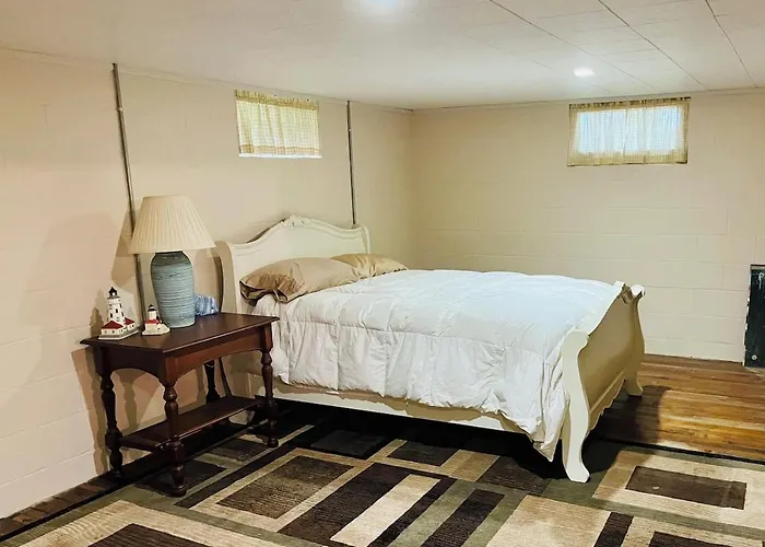 Spacious 5-Bedroom House Walking-Distance To Downtown Manistee And 1St St Beach!