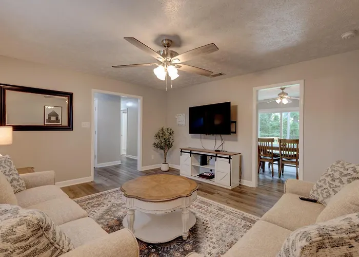 Spacious 4Br3Ba Home With Large Fenced Yard