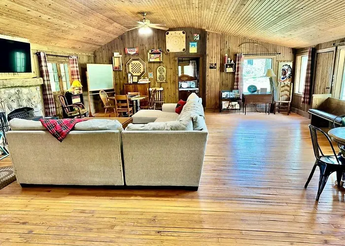 Tranquil Riverfront Cabin Retreat With Wildlife, Trails & Open Skies In Tahlequah, Oklahoma