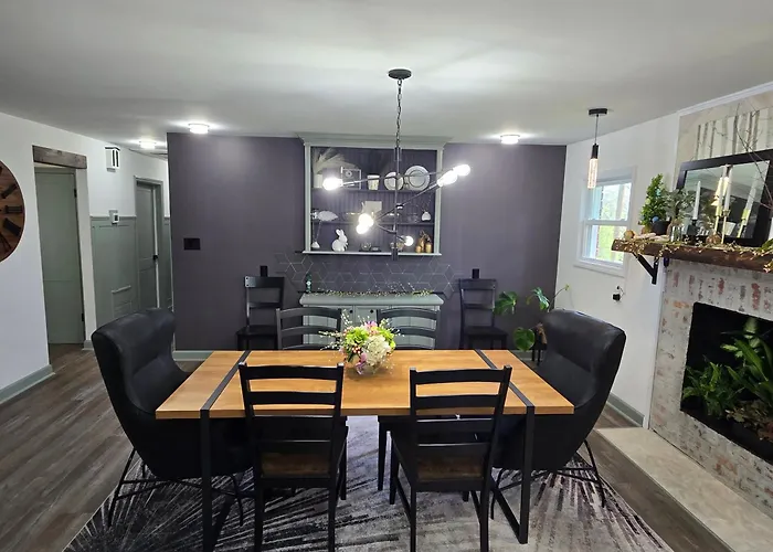 Spacious, Renovated, 5-Bedroom Retreat, Near I-85