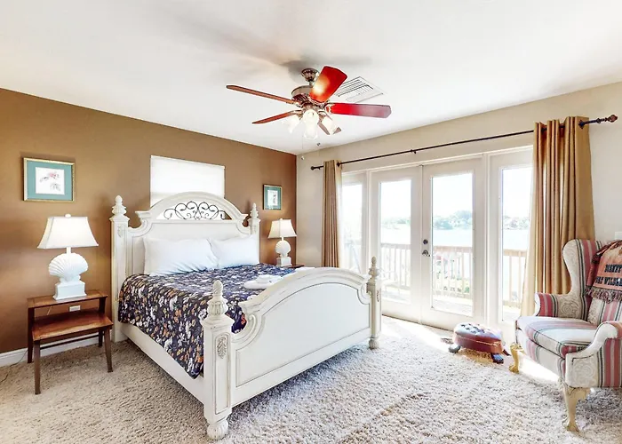 Dog-Friendly Lakefront Home With Private Dock & Beach - Snowbirds Welcome