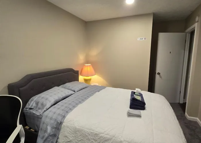 Private Queen Room With Smart Tv Guesthouse