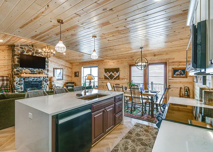 Luxe Hideaway On Houghton Lake: Families Welcome!