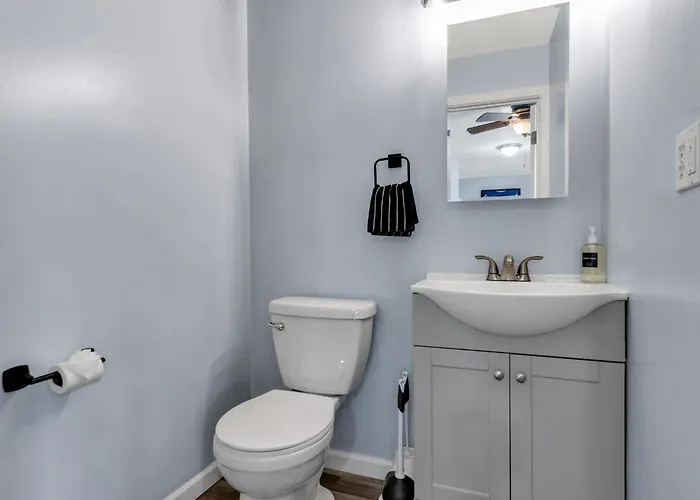 Cozy Cleveland Hill Retreat
