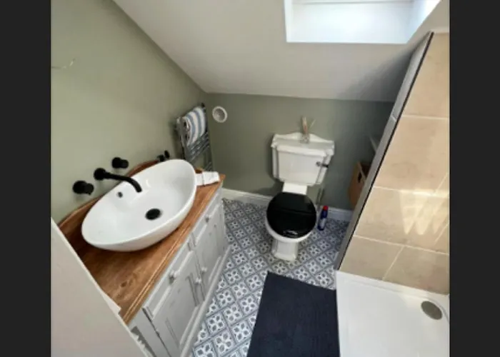 Spacious House In Guildford