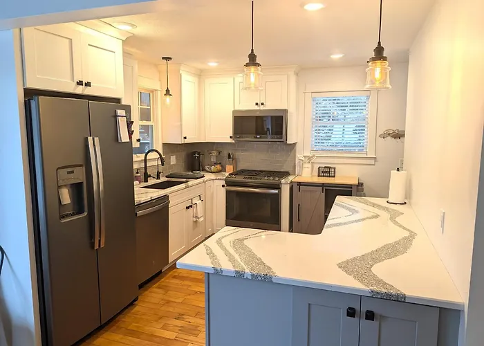 New! The Frankfort Beach Retreat - Gorgeous!