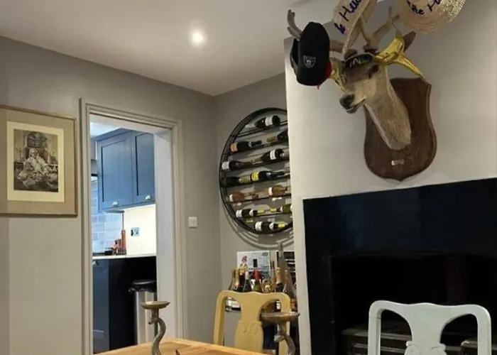 Spacious House In Guildford
