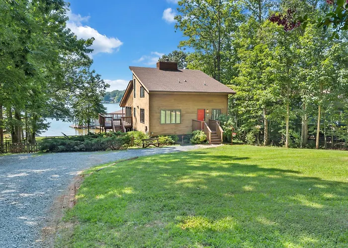 Lakeside Lodge - Lakefront Home With Private Dock & Hot Tub