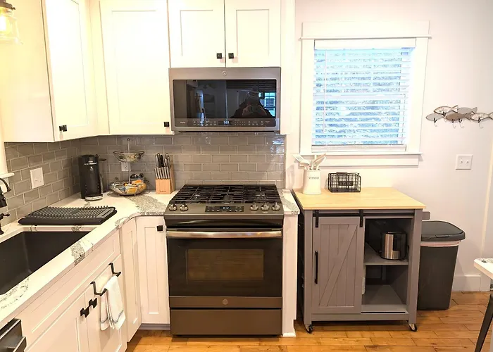 New! The Frankfort Beach Retreat - Gorgeous!