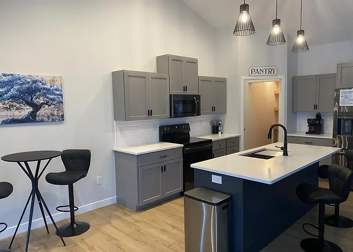 Suite On Banks Ave