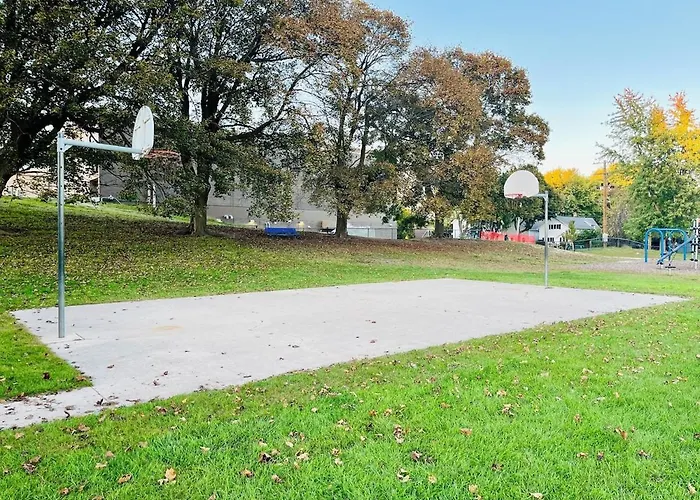 Spacious 5-Bedroom House Walking-Distance To Downtown Manistee And 1St St Beach!