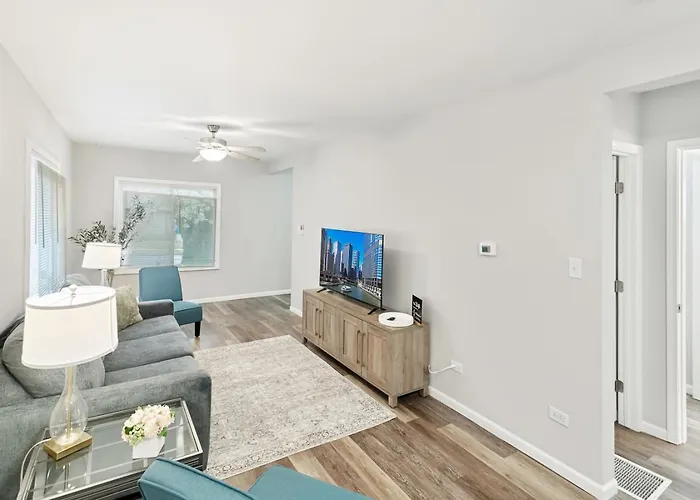 Charming Family Home Near Great Lakes Naval Base