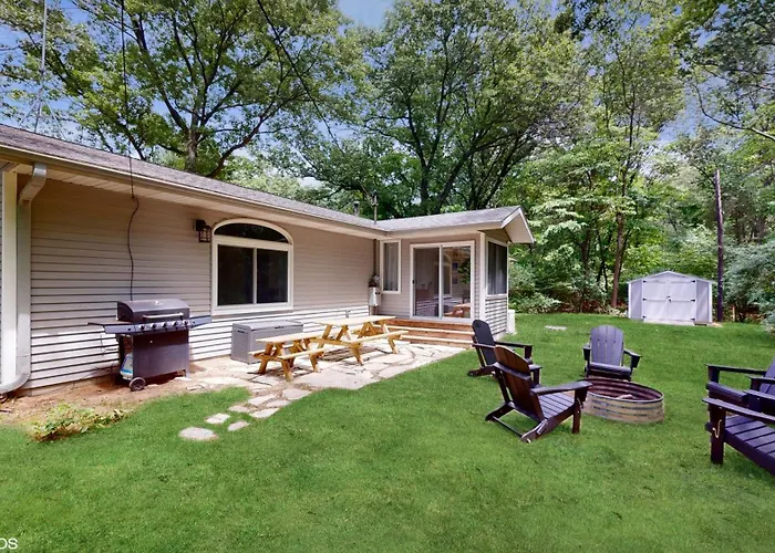 Magnolia Place - Stylish Retreat Near Private Beach