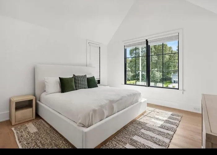East Hamptons Modern 8 Bedroom New Construction