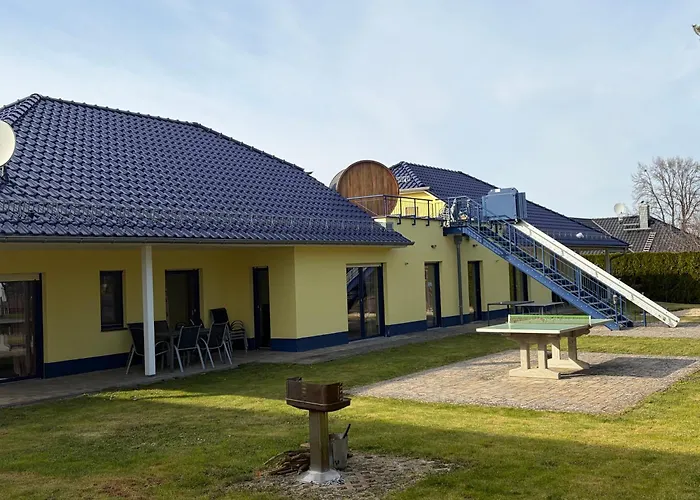 Ferienhaus Strandhaus Sonnenseite rechts, nur 100m vom Senftenberger See