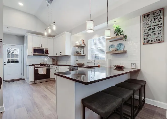3Br Beach House | Fire Pit & Bar | Steps To Beach