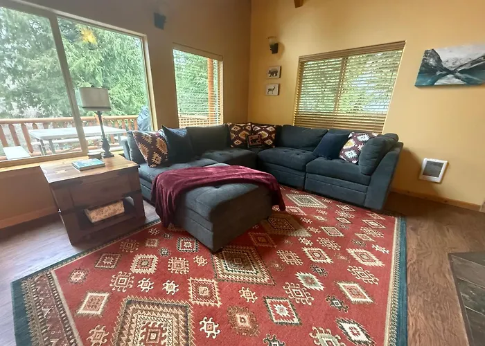 Creekside Cabin - Ski Chalet