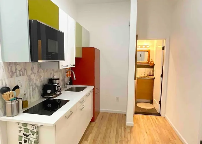 No2 - Retro 1 Bedroom - Bridgeport Apartment