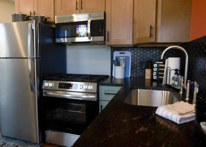 Modern Queen Apartment At The Victorian Unit E