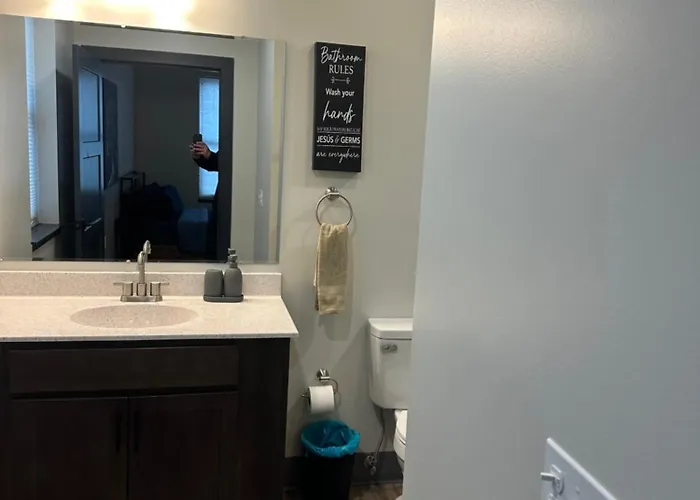304 New Luxury Downton Condo With Fireplace, 2 Bdrm