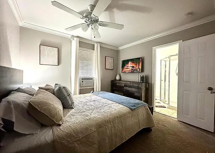 Stylish Modern Apt Near Northside Hospital